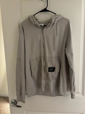 Nike Men’s Light Gray Zip-Up Hooded Sweatshirt